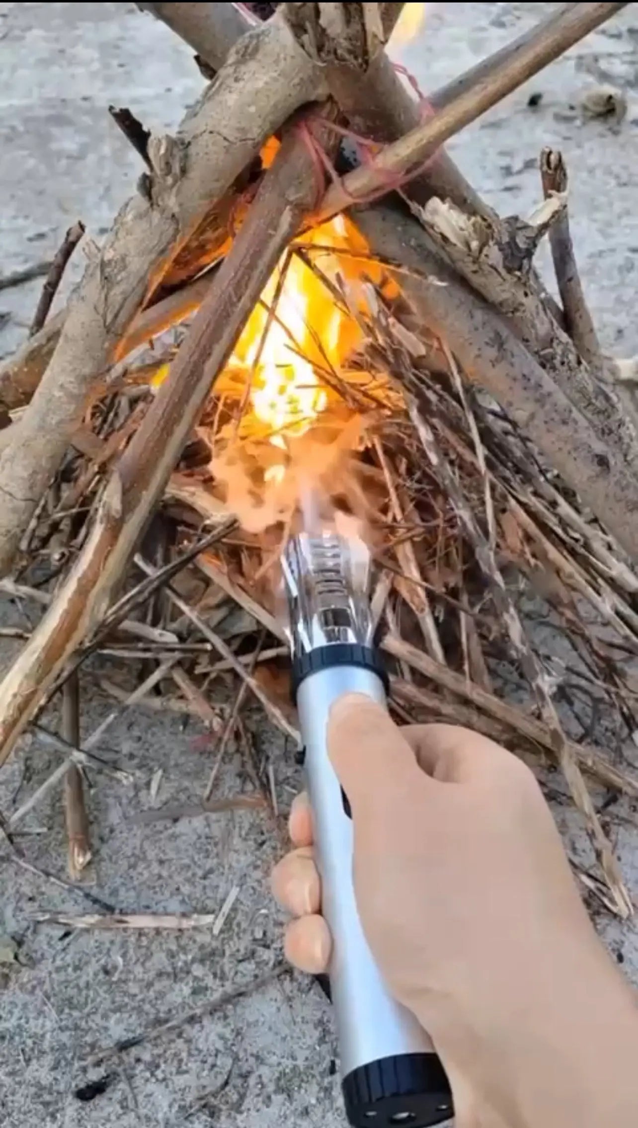 Metal Lightsaber Lighter - REYNIXX