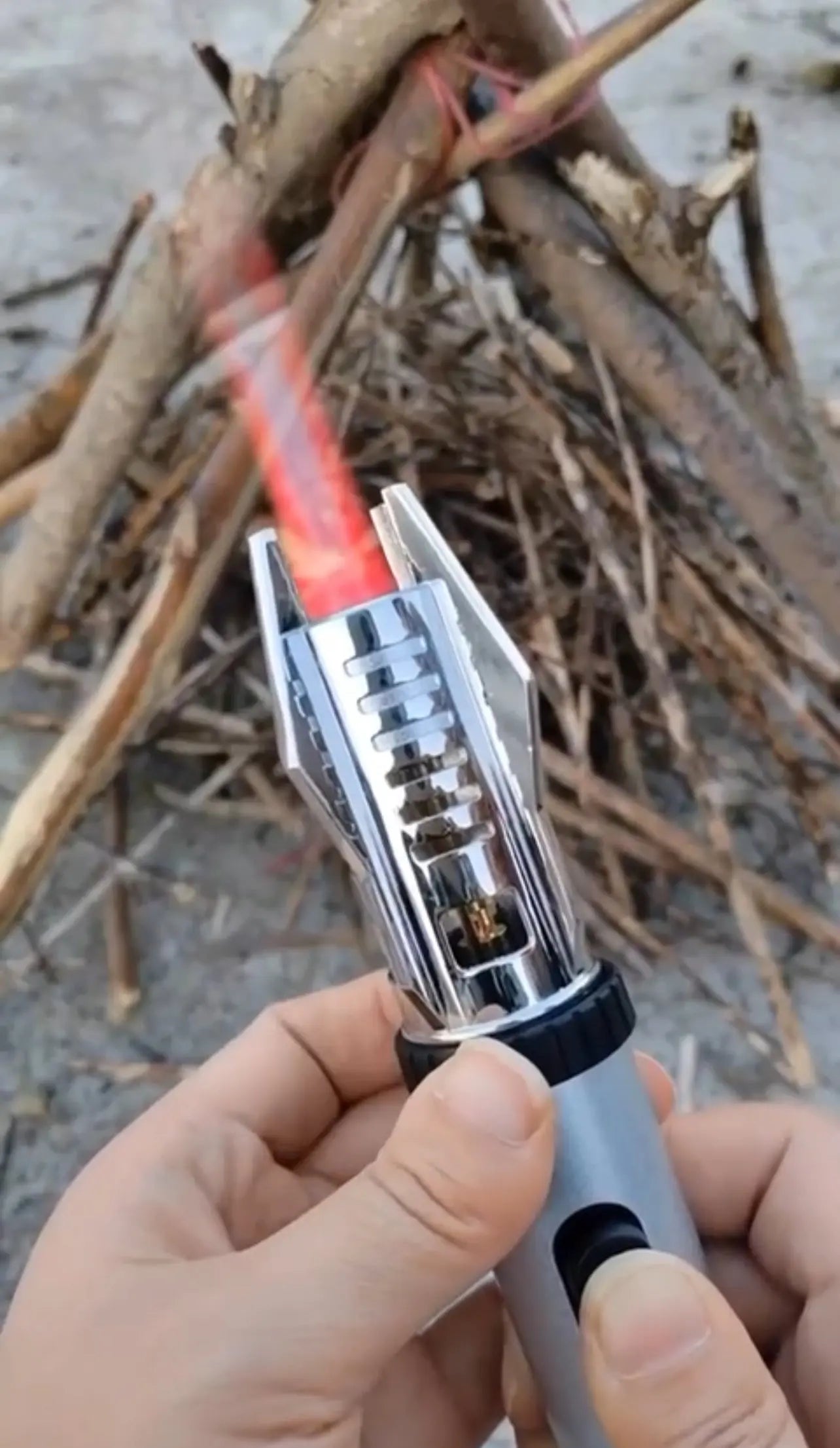 Metal Lightsaber Lighter - REYNIXX